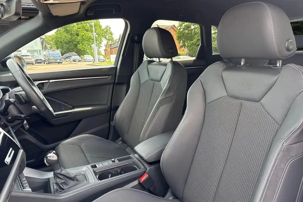 2022-audi-q3-15-35-tfsi-black-edition-codcomfort-sound-pack-station-wagon-big-15