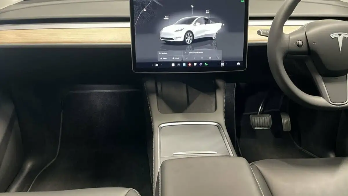2022-tesla-model-y-e-long-range-big-15