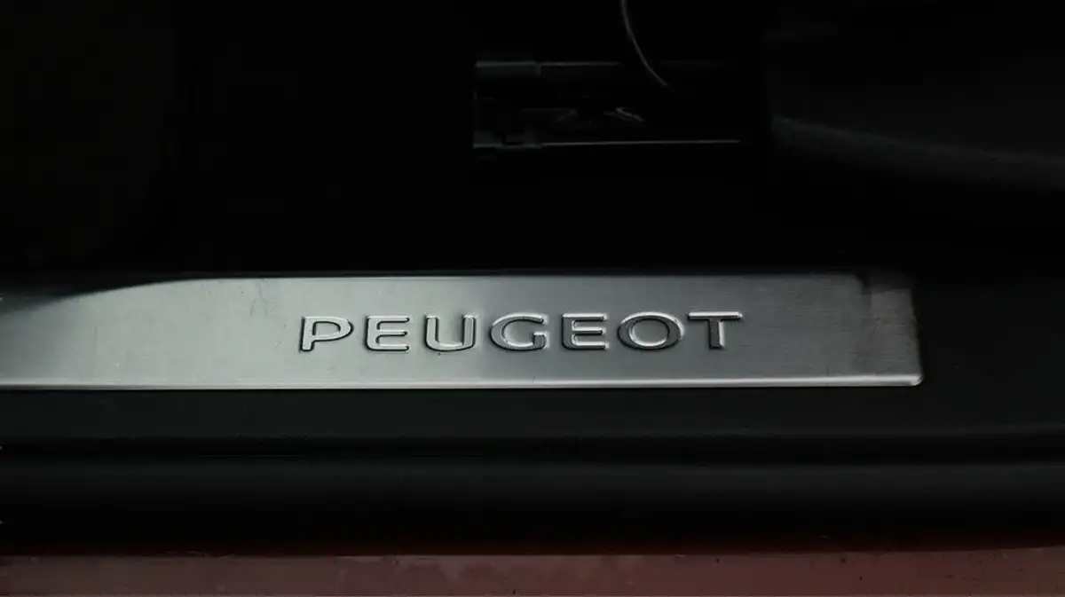 2019-peugeot-3008-suv-15-bluehdi-gt-line-big-21