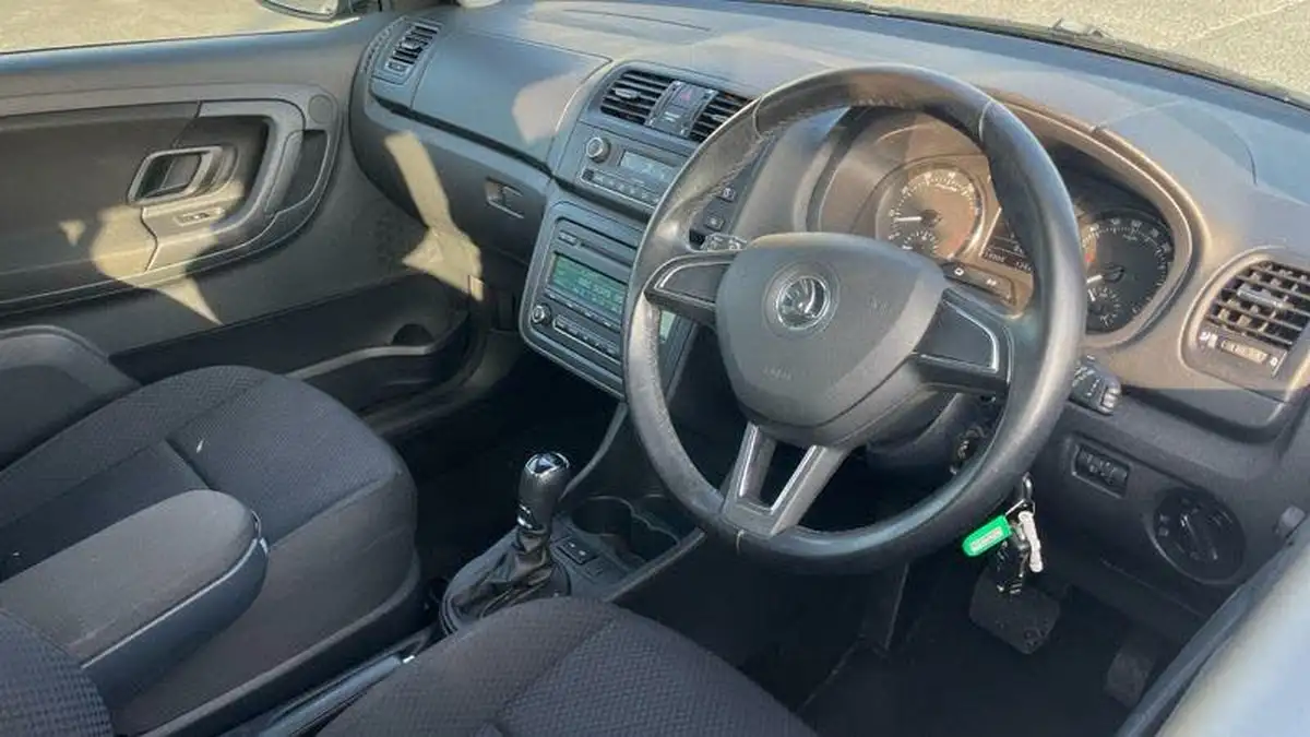 2014-skoda-fabia-12-elegance-hatchback-dsg-big-11