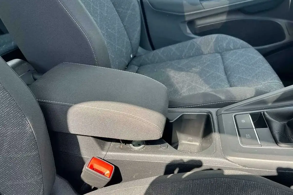 2020-volkswagen-golf-15-tsi-life-130ps-hatchback-big-23