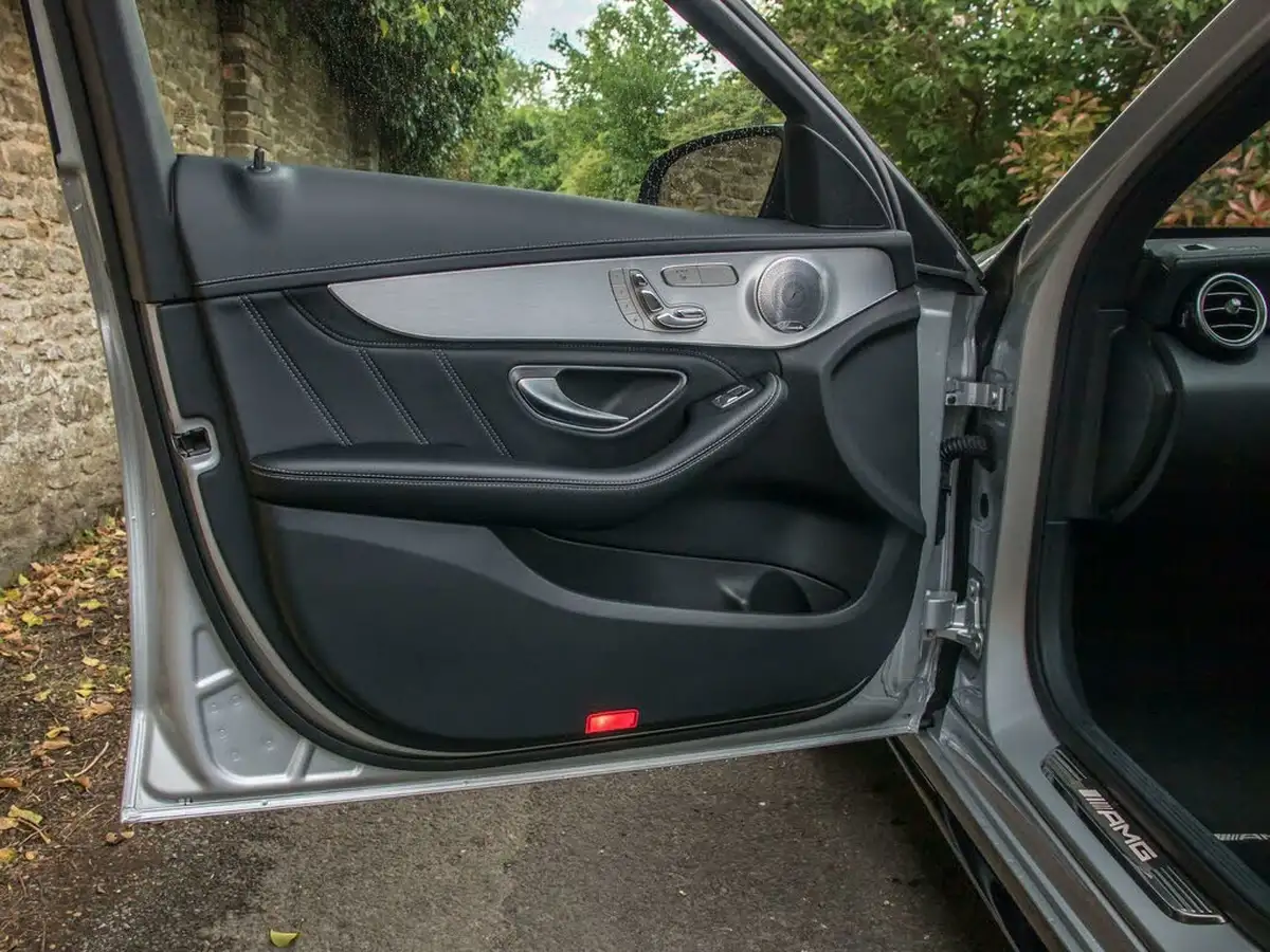 2018-mercedes-benz-c-class-40-c63-amg-premiumss-estate-5d-speedshift-mct-big-14