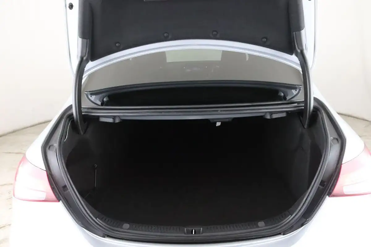 2022-mercedes-benz-e-class-20-e200-amg-line-211ps-saloon-4d-big-13