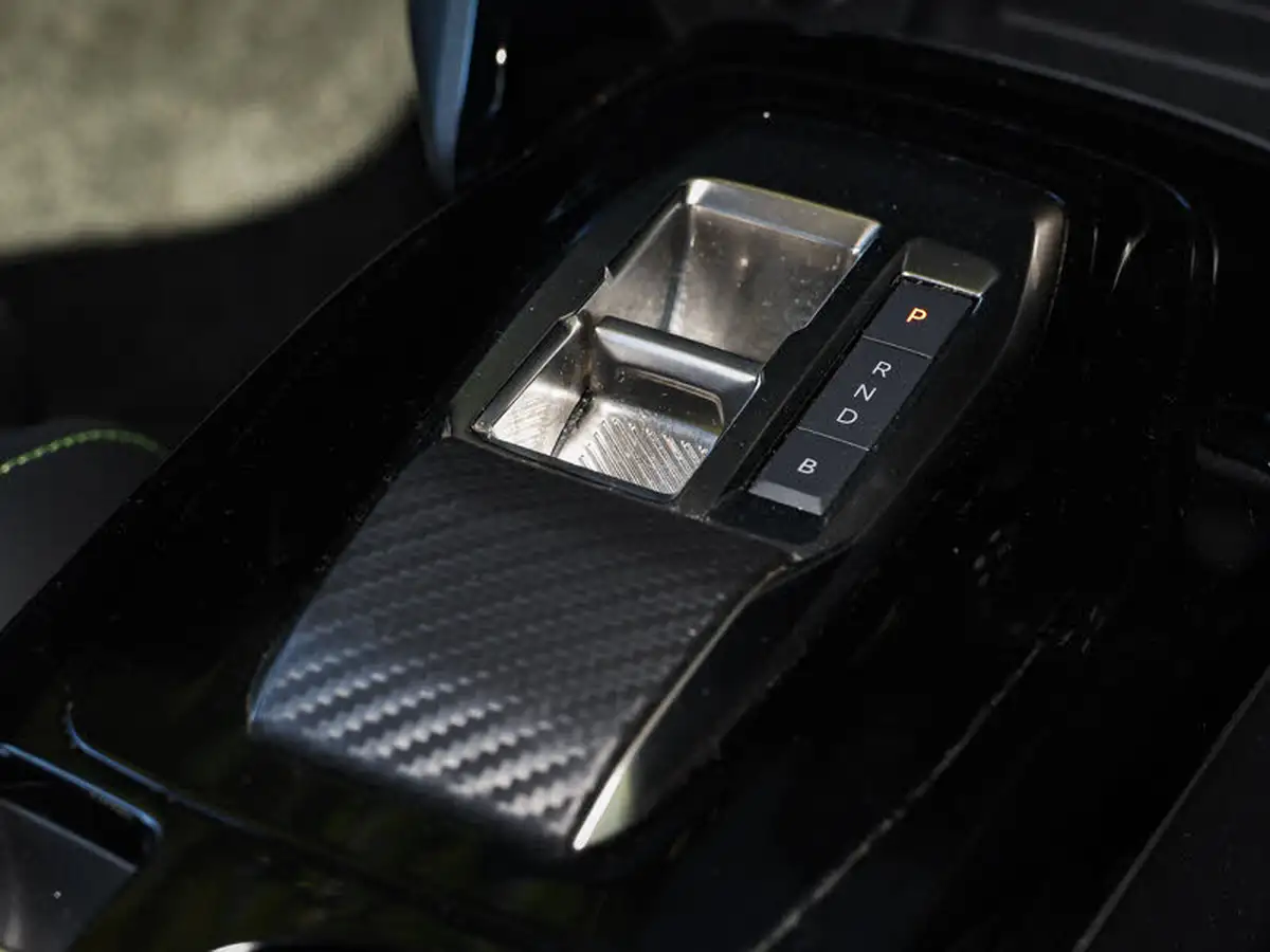 2022-peugeot-208-e-gt-premium-big-14