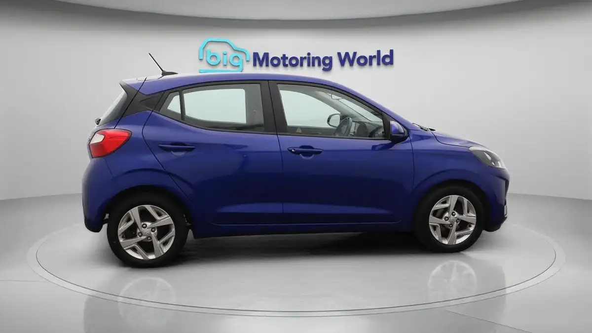 2022-hyundai-i10-10-se-connect-auto-big-8