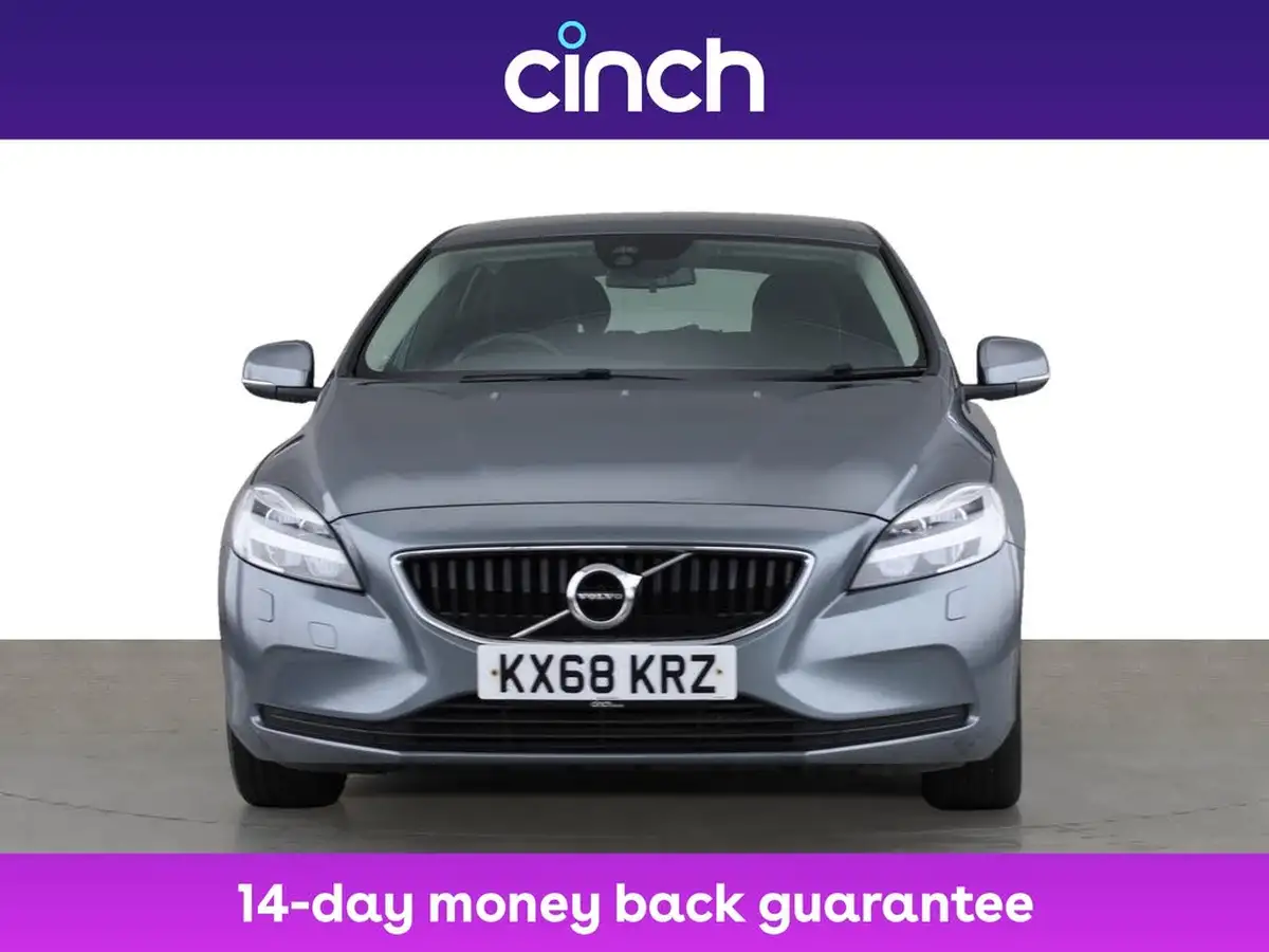 2018-volvo-v40-20-t2-momentum-nav-plus-big-1