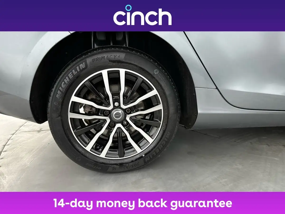 2018-volvo-v40-20-t2-momentum-nav-plus-big-25