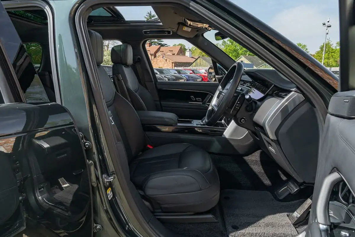 2023-land-rover-range-rover-30-d300-se-big-23