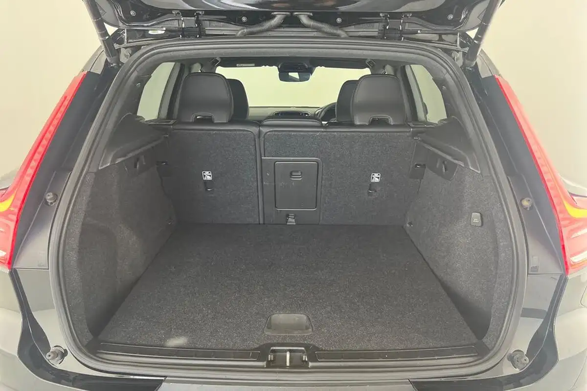 2022-volvo-xc40-15-t3-r-design-auto-big-7