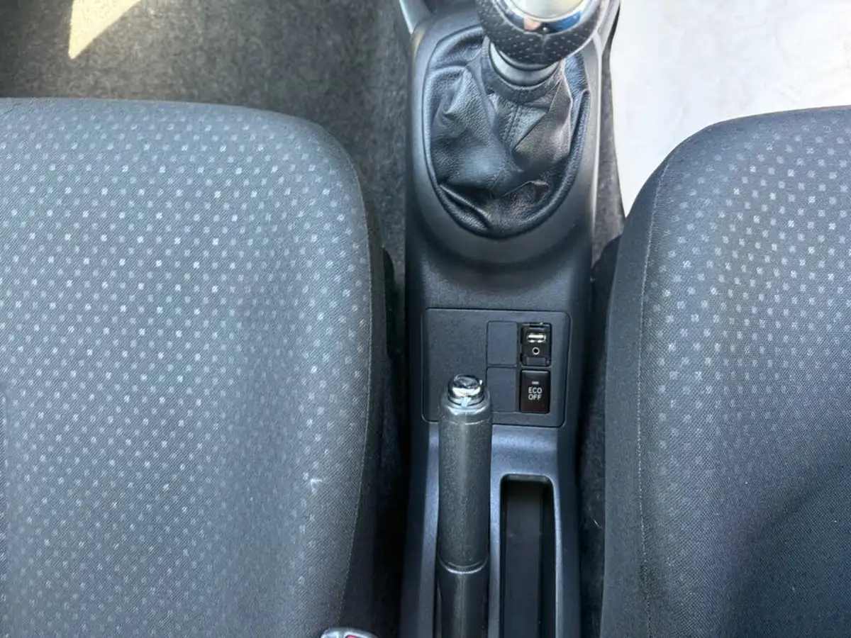 2011-toyota-yaris-133-t-spirit-vvt-i-101bhp-5d-big-21
