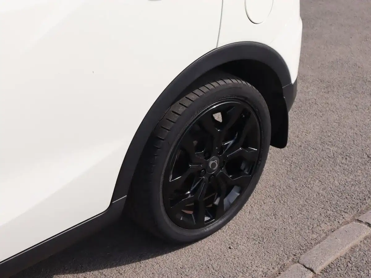 2015-kgm-ssangyong-tivoli-16-elx-big-15