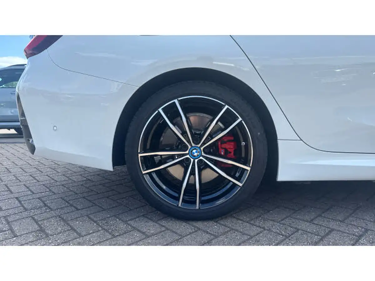 2024-bmw-3-series-20-330e-m-sport-touring-5d-big-39