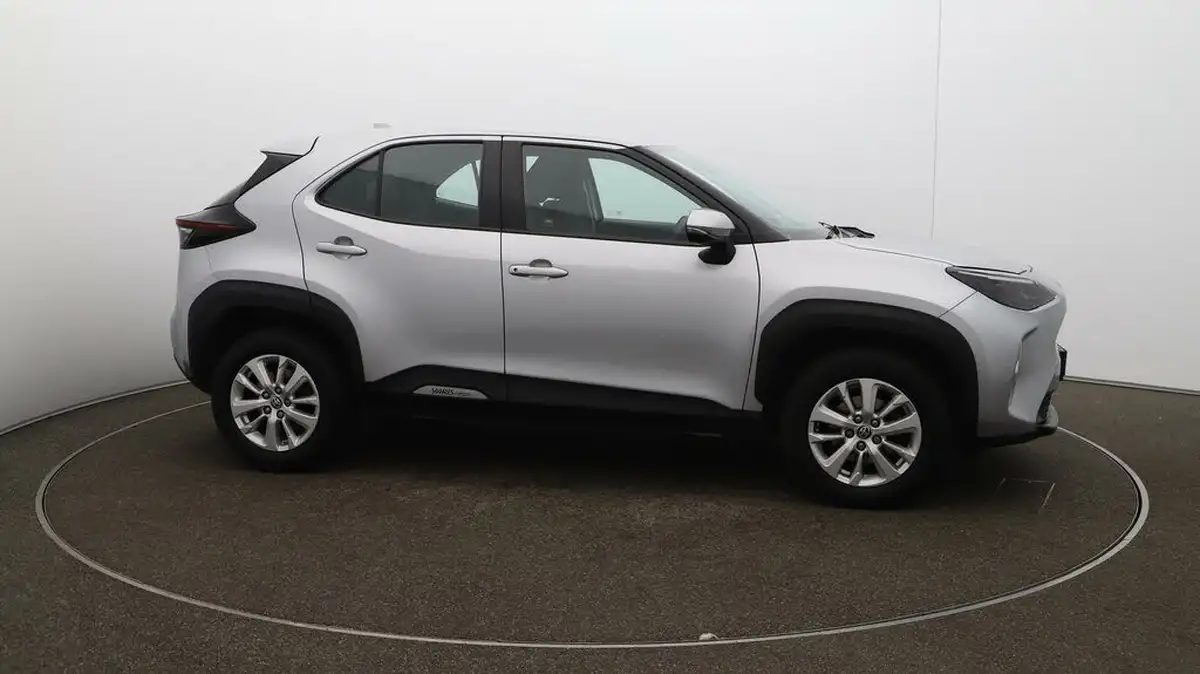 2022-toyota-yaris-cross-15-vvt-i-icon-big-40