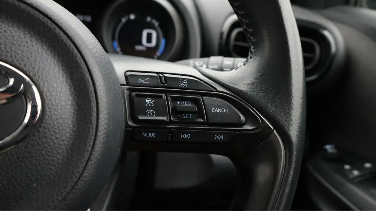 2022-toyota-yaris-cross-15-vvt-i-icon-big-24