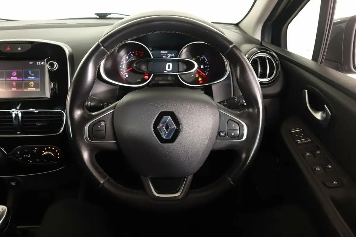2017-renault-clio-09-tce-dynamique-s-nav-big-40