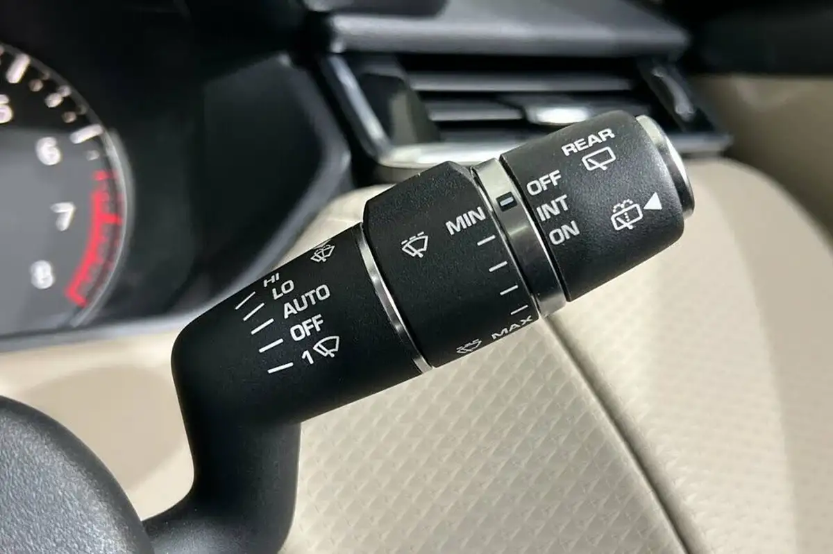 2019-land-rover-range-rover-velar-20-p250-s-big-28