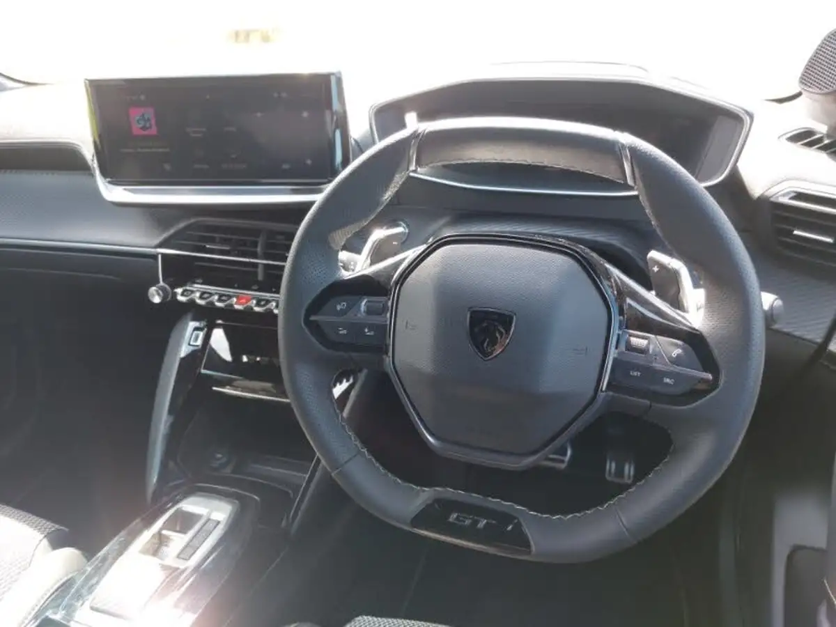 2024-peugeot-208-12-puretech-gt-100ps-hybrid-e-dsc6-big-6