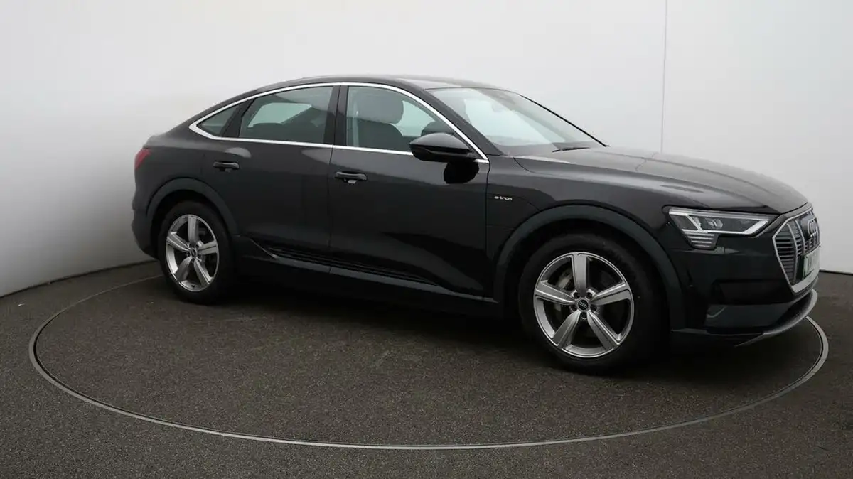2022-audi-e-tron-50e-technik-sportback-big-47