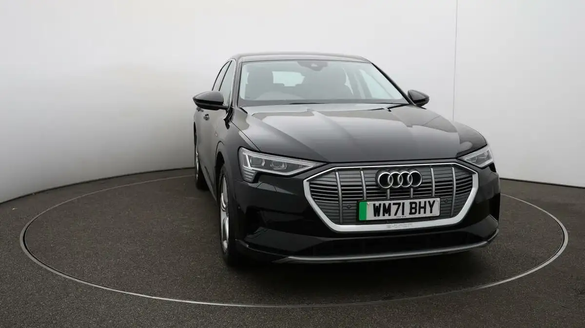 2022-audi-e-tron-50e-technik-sportback-big-43