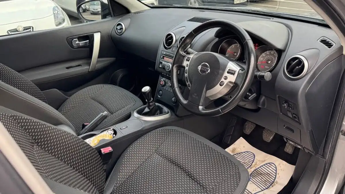 2009-nissan-qashqai-15td-acenta-big-17
