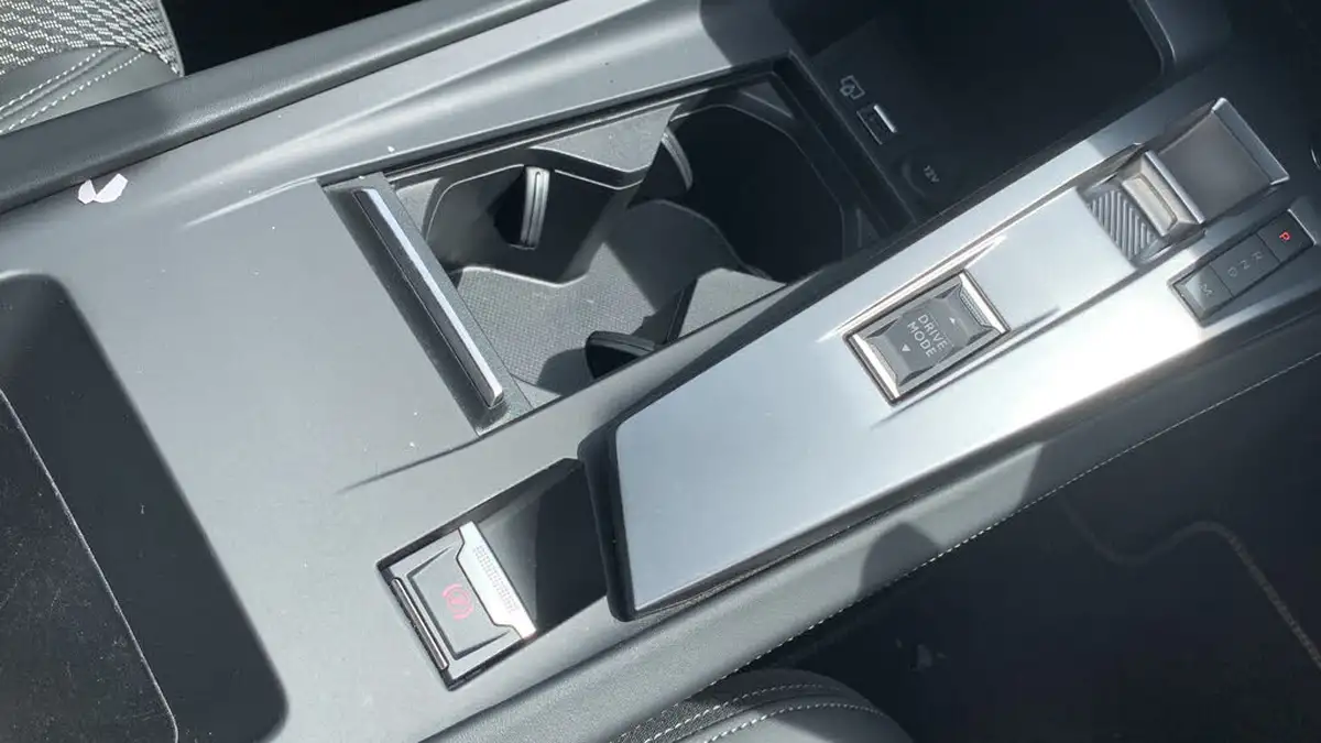 2024-peugeot-308-12-puretech-gt-130ps-ss-eat8-big-20