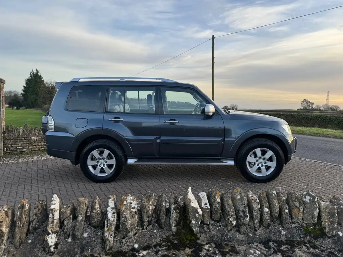 2008-mitsubishi-shogun-32td-diamond-5d-big-1