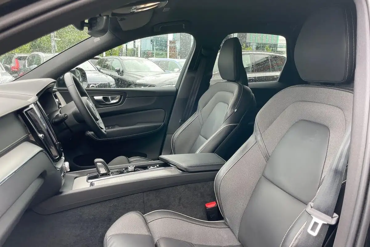 2021-volvo-xc60-20-b5-r-design-pro-awd-big-26