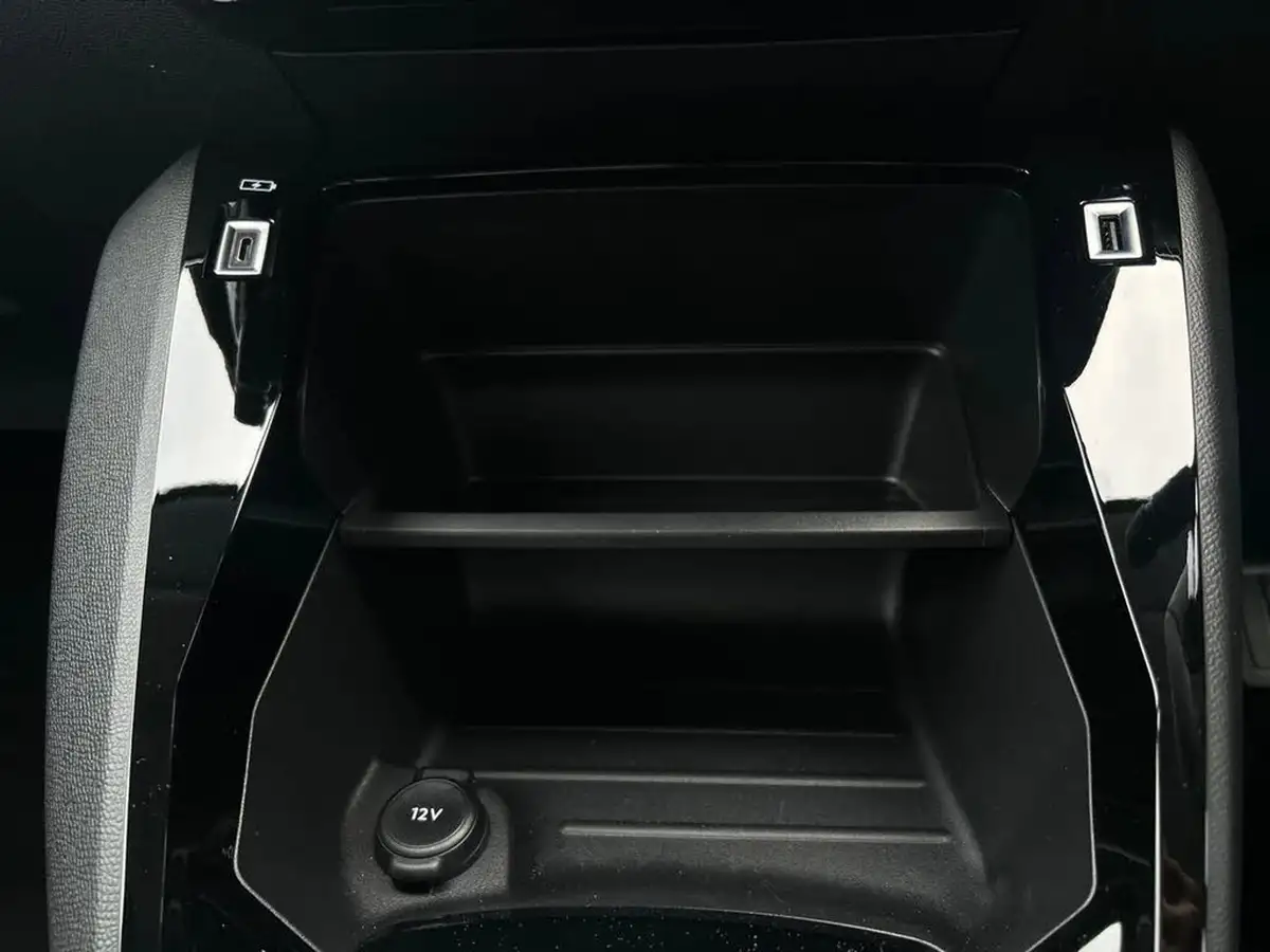 2022-peugeot-208-12-puretech-active-premium-100bhp-eat8-big-33