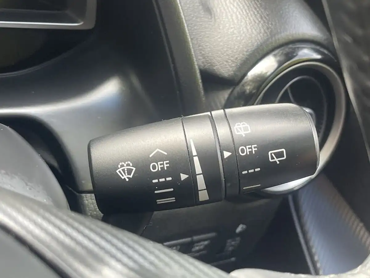 2016-mazda-mazda2-15-se-l-75ps-big-18