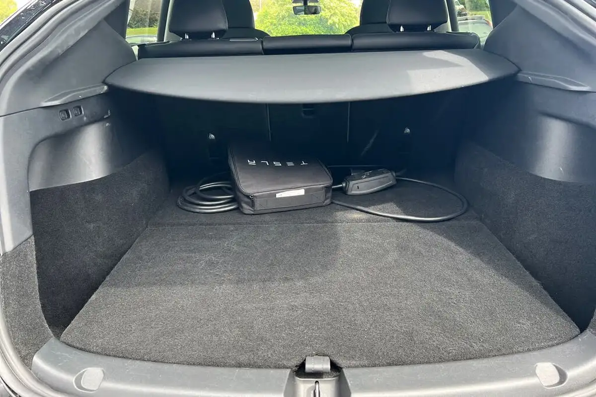 2022-tesla-model-y-e-long-range-big-12