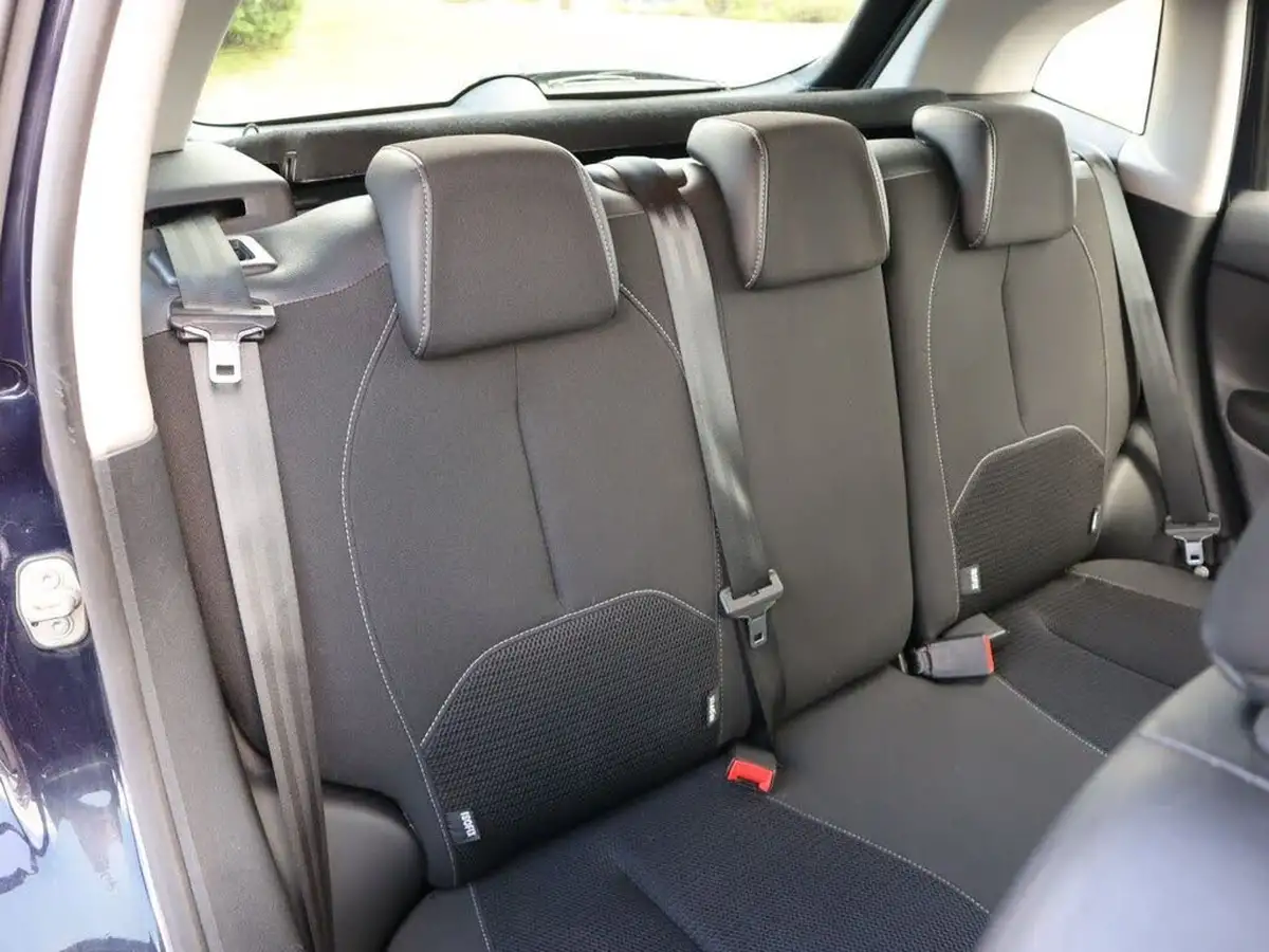2013-citroen-c3-12-selection-82ps-big-24