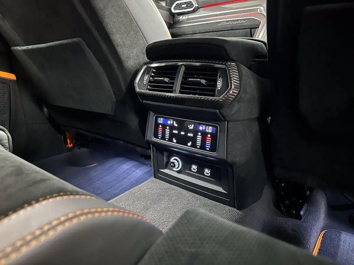 2023-lamborghini-urus-40-no-trim-big-43