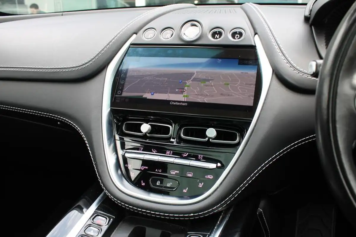 2022-aston-martin-dbx-40-v8-big-8