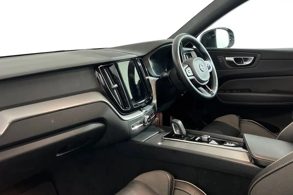 2022-volvo-xc60-20-b5-r-design-awd-big-10