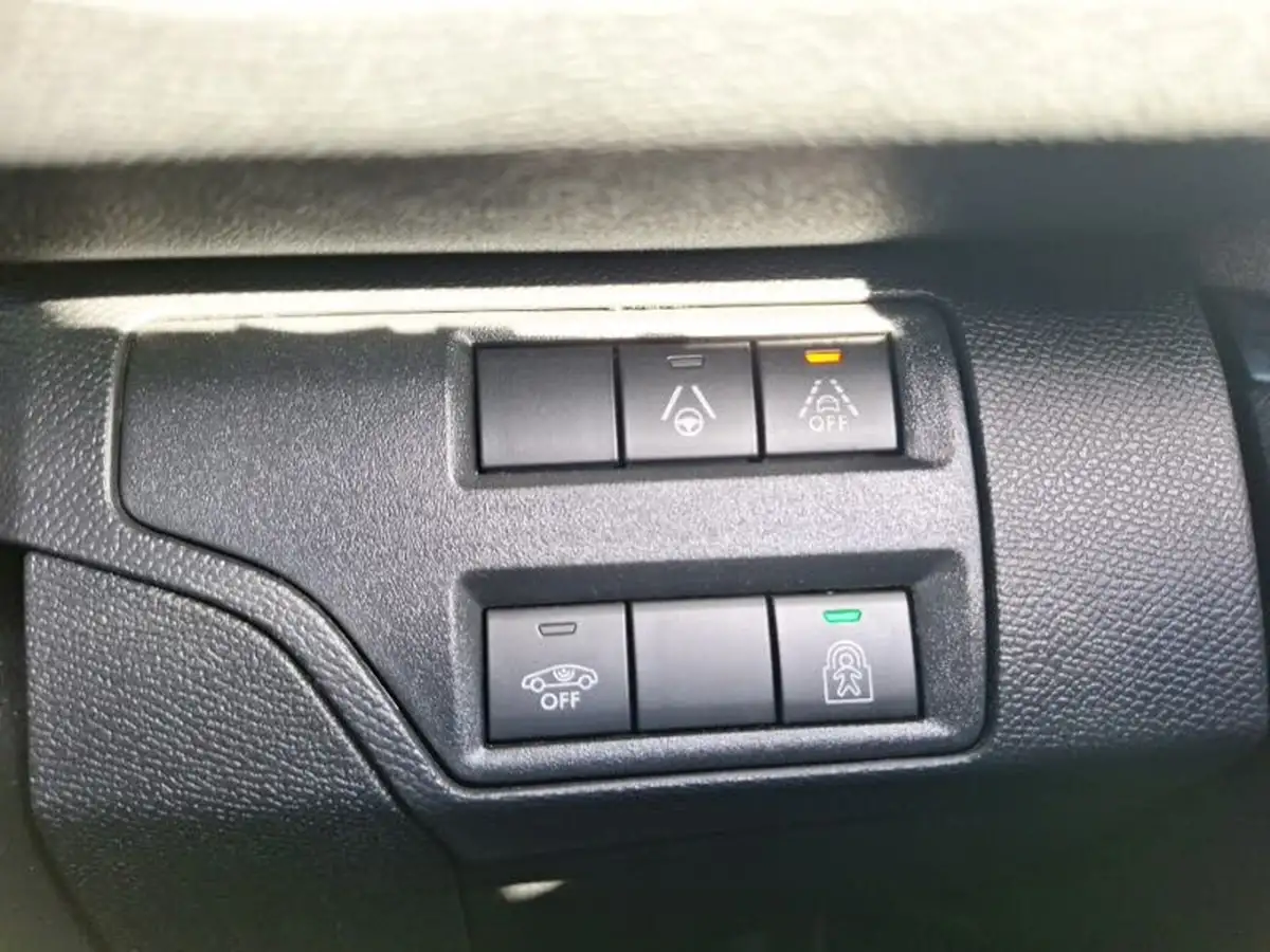 2024-peugeot-3008-suv-12-puretech-gt-136ps-hybrid-e-dsc6-big-14