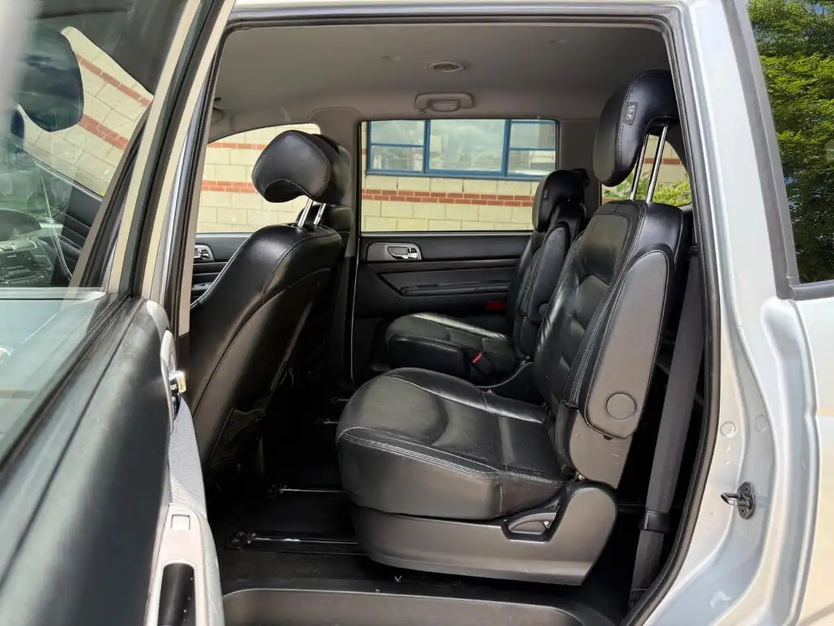 2018-kgm-ssangyong-turismo-22td-ex-auto-big-20