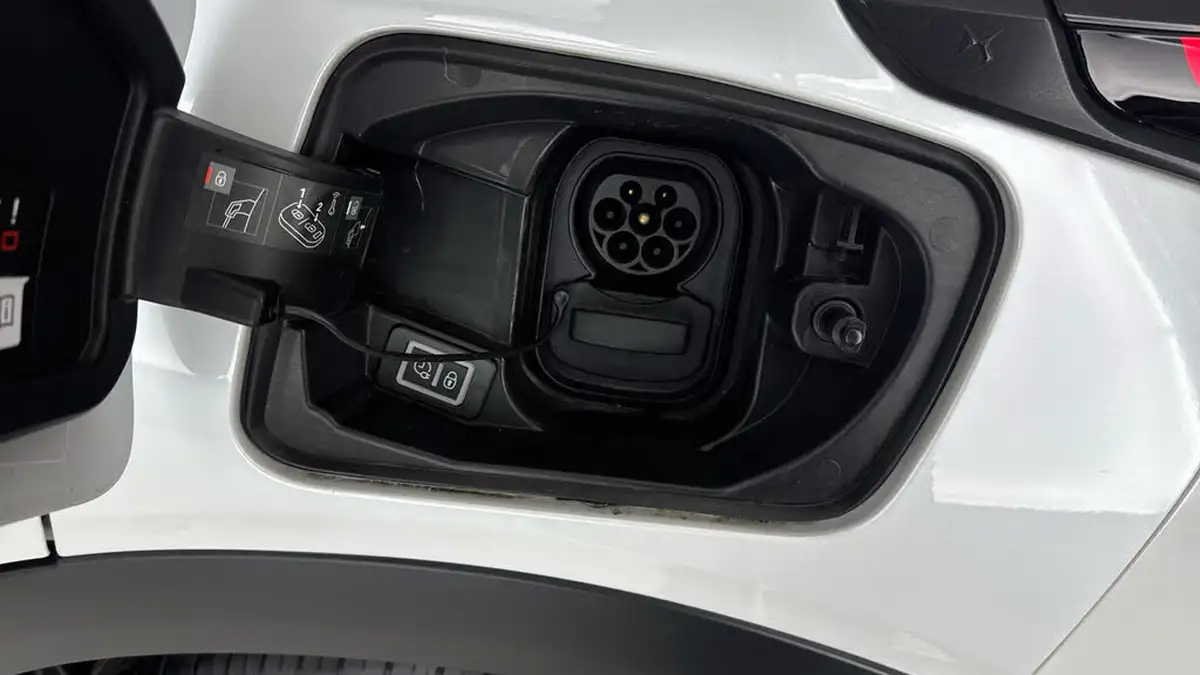 2021-ds-ds-3-crossback-e-tense-performance-line-big-28
