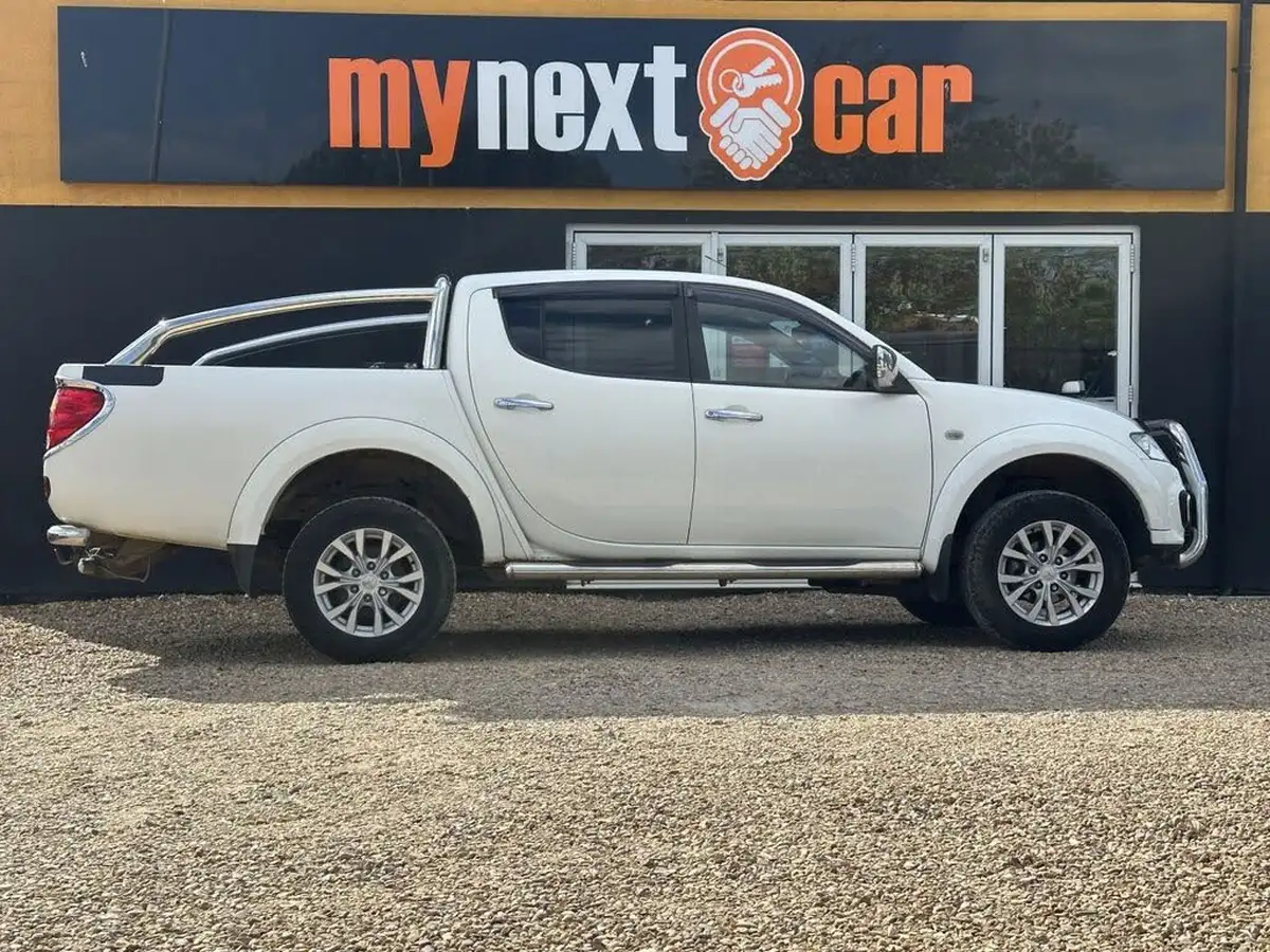 2015-mitsubishi-l200-25td-barbarian-auto-big-10