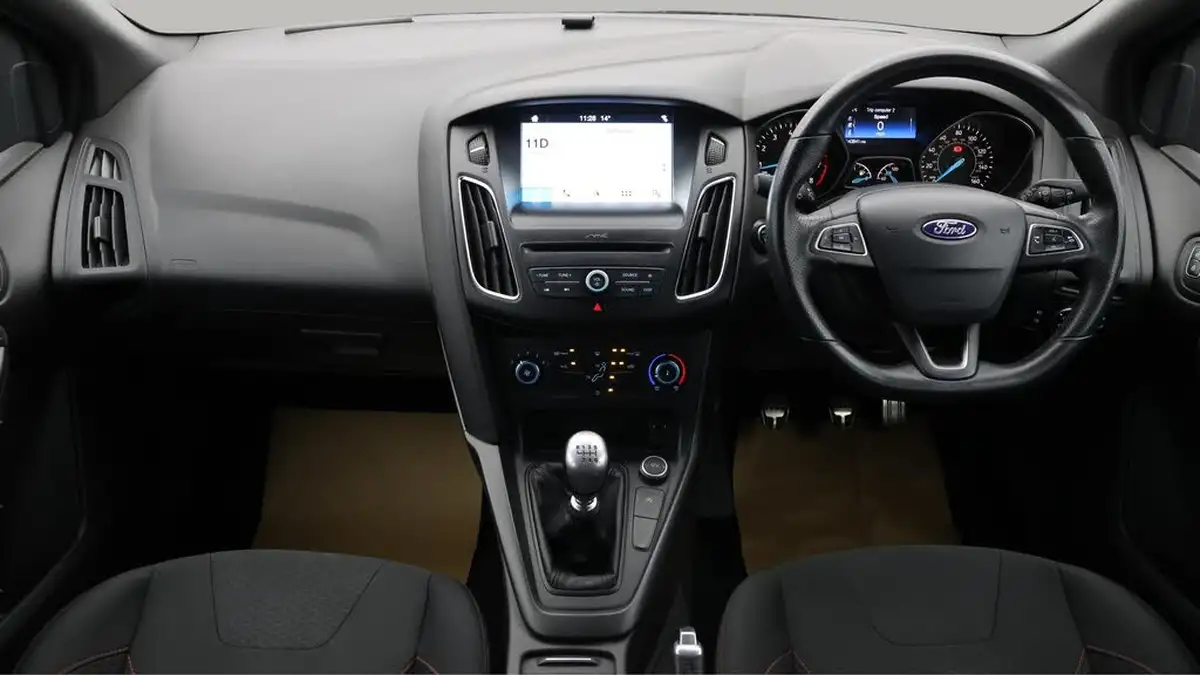 2018-ford-focus-10t-st-line-140ps-hatchback-big-13