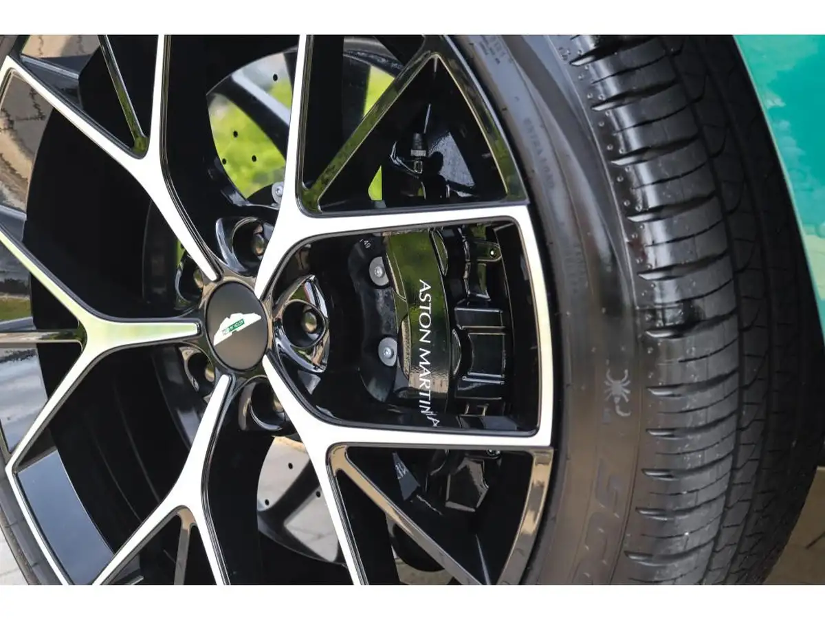 2024-aston-martin-dbx-40-v8-big-16