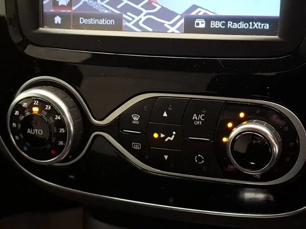 2018-renault-captur-09-tce-iconic-big-14