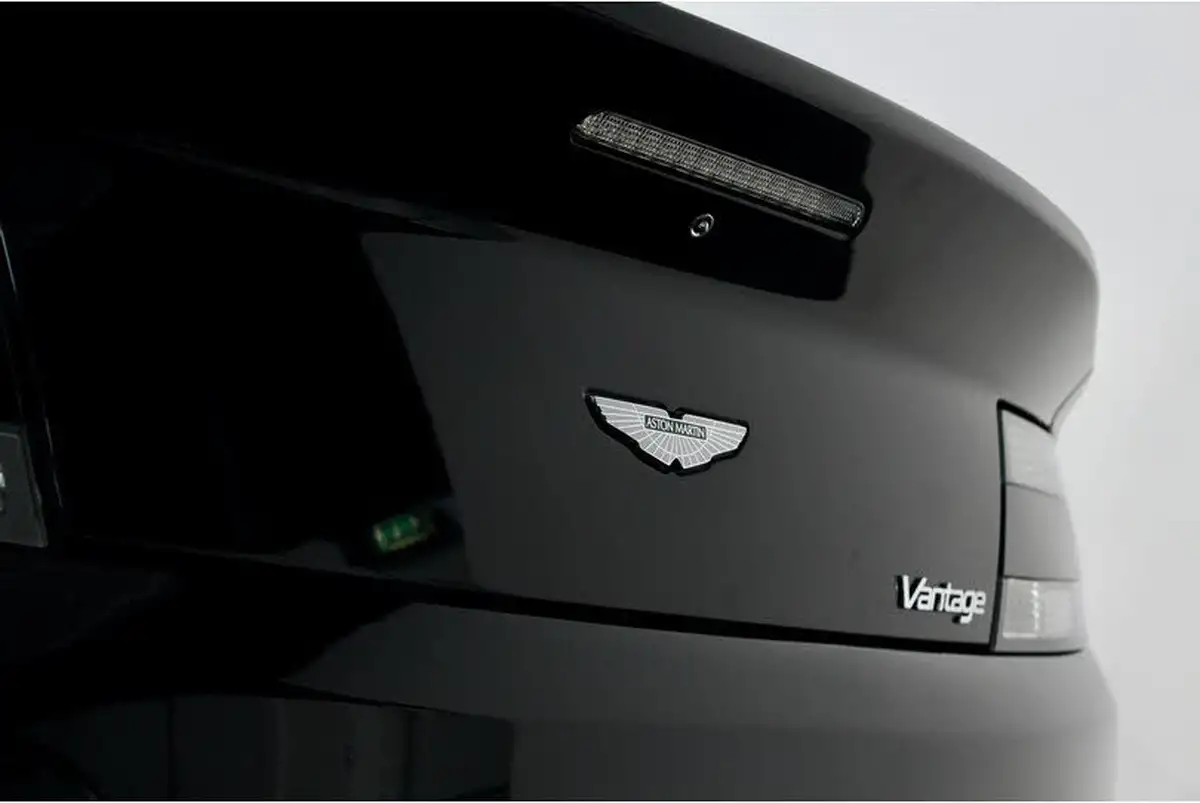 2015-aston-martin-vantage-47-v8-vantage-coupe-sportshift-big-36