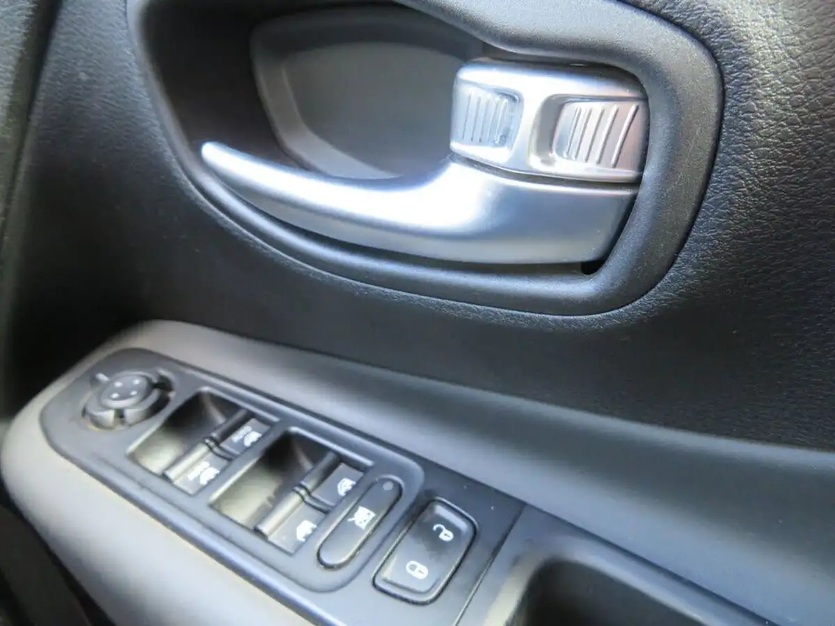 2021-jeep-renegade-10-gse-night-eagle-big-24
