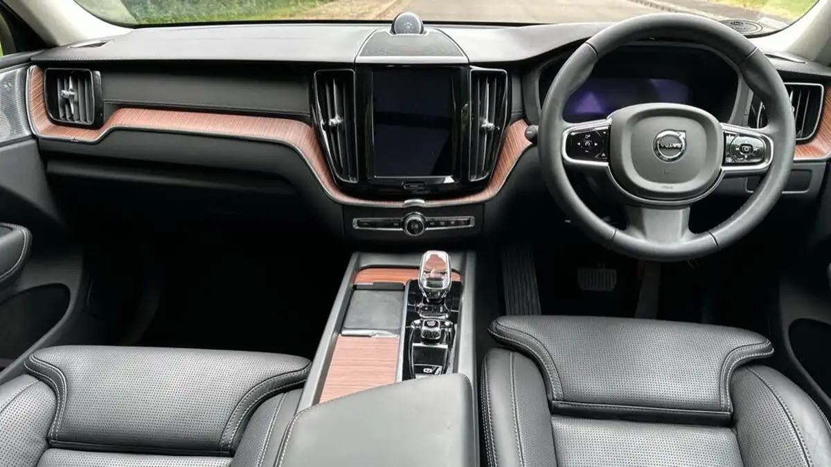 2024-volvo-xc60-20-b5-ultimate-big-4