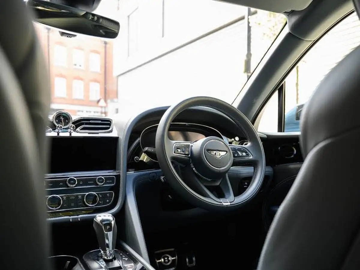 2021-bentley-bentayga-40-v8-big-16