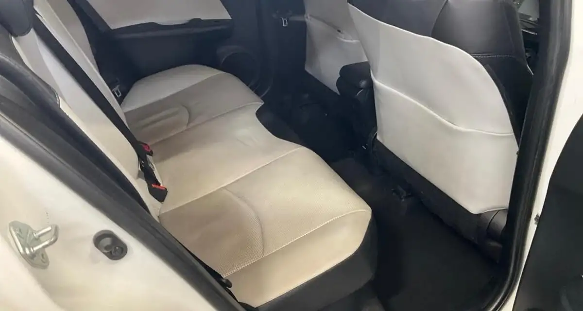 2019-toyota-prius-18-vvt-i-excel-cvt-big-3