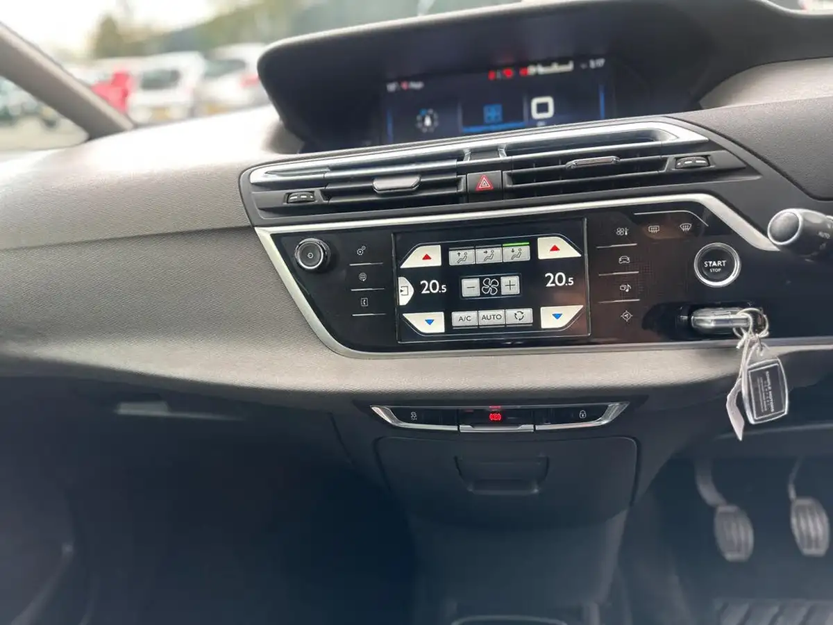 2014-citroen-c4-picasso-16e-hdi-exclusive-big-14