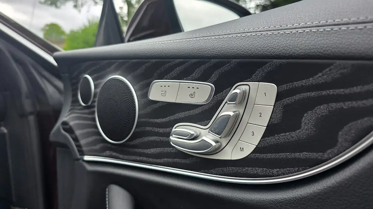 2020-mercedes-benz-e-class-20d-e220d-amg-line-premium-cabriolet-2d-big-14