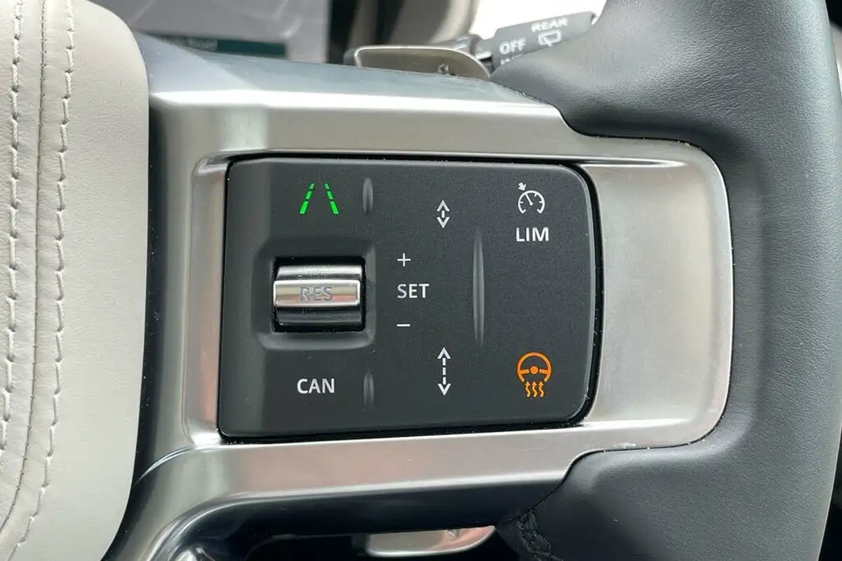 2025-land-rover-discovery-30-d350-metropolitan-edition-big-26