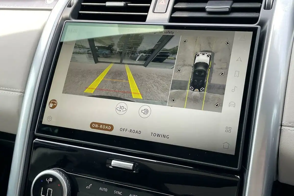2025-land-rover-discovery-30-d350-metropolitan-edition-big-3